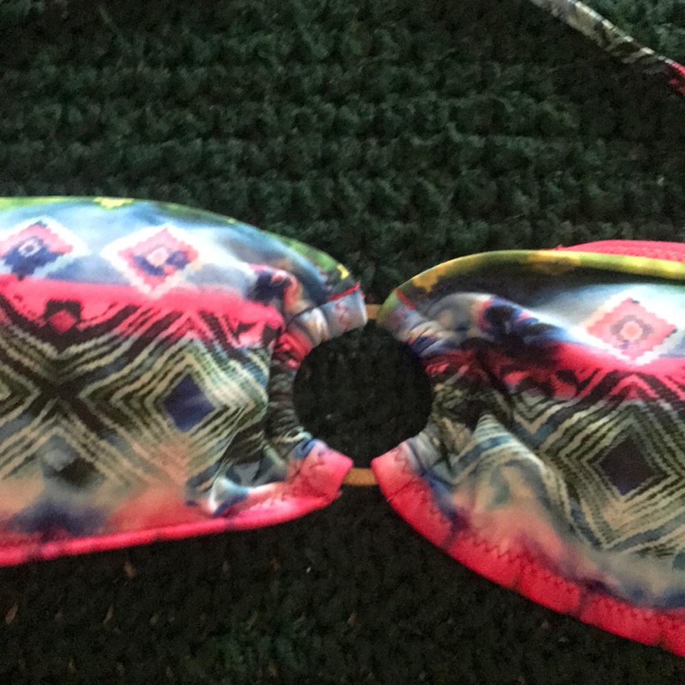 Bikini - Picture 3 of 7